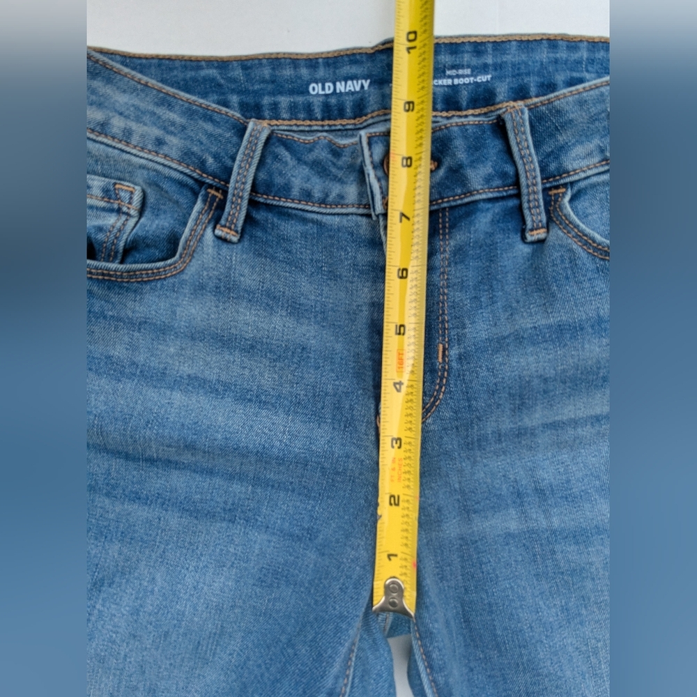 Old Navy Mid Rise Kicker Bootcut 2 Pair Medium & Dark Wash Jeans Size 6 Petite - Picture 5 of 16